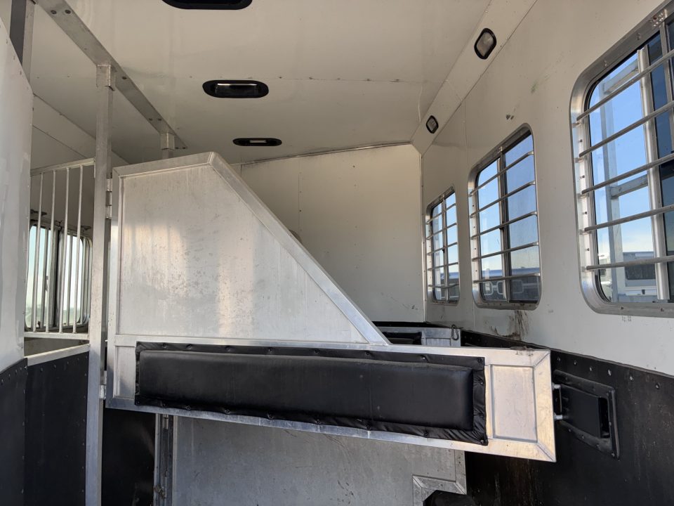Used 2009 Lakota Grande 3H LQ Horse Trailer