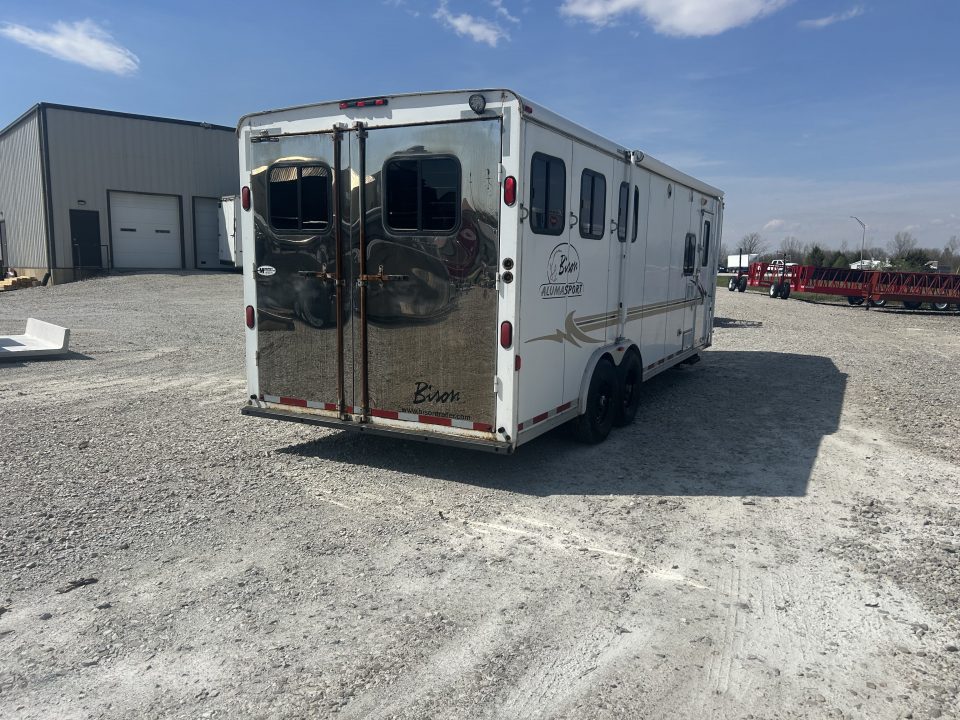 Used 2004 Bison Trailers 3 Horse LQ Horse Trailer