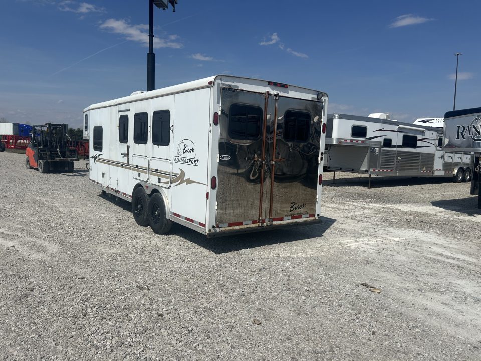 Used 2004 Bison Trailers 3 Horse LQ Horse Trailer
