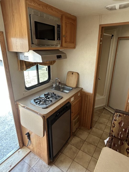 Used 2004 Bison Trailers 3 Horse LQ Horse Trailer