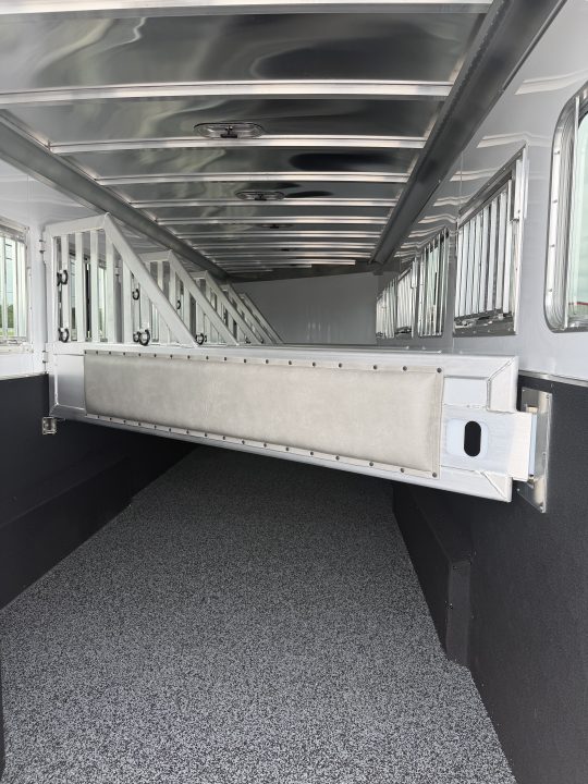 New 2026 Featherlite 6 Horse Gooseneck Horse Trailer