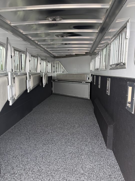 New 2026 Featherlite 6 Horse Gooseneck Horse Trailer