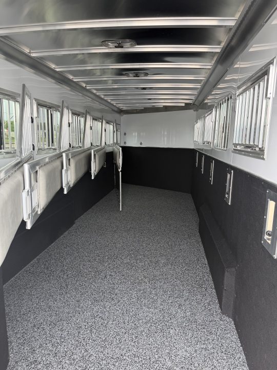 New 2026 Featherlite 6 Horse Gooseneck Horse Trailer