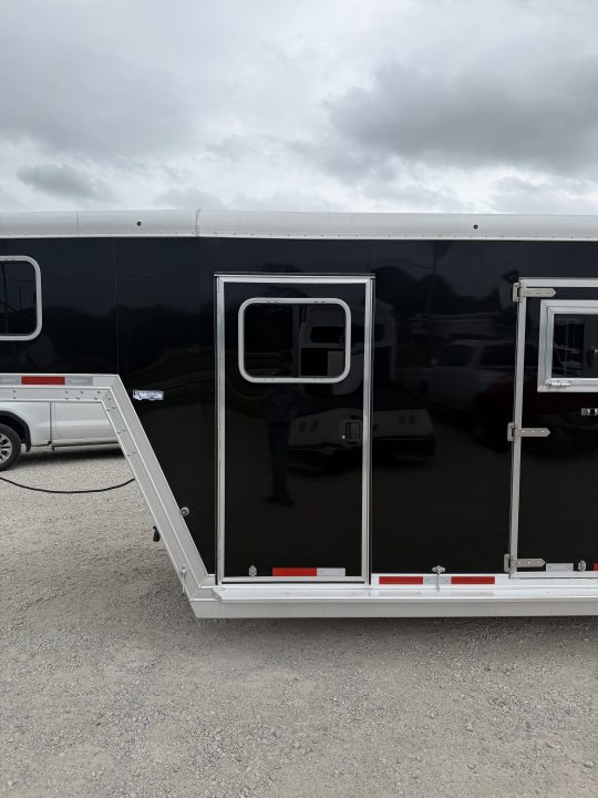 New 2026 Featherlite 6 Horse Gooseneck Horse Trailer