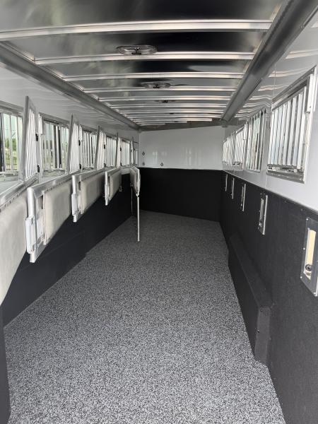 New 2026 Featherlite 6 Horse Gooseneck Horse Trailer