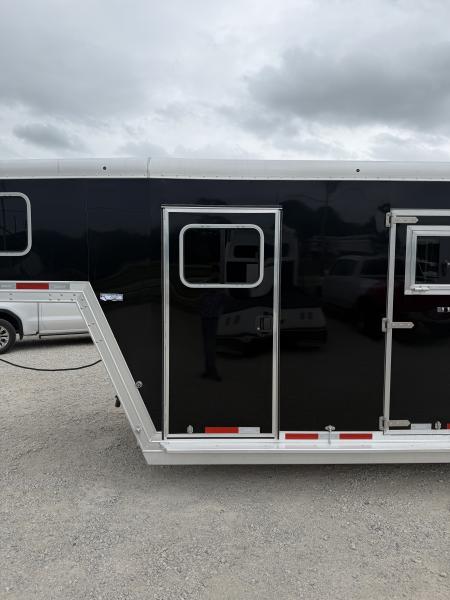 New 2026 Featherlite 6 Horse Gooseneck Horse Trailer