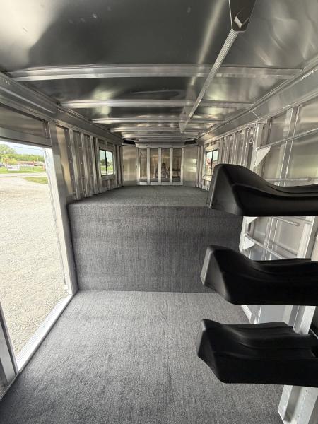 New 2026 Featherlite 6 Horse Gooseneck Horse Trailer