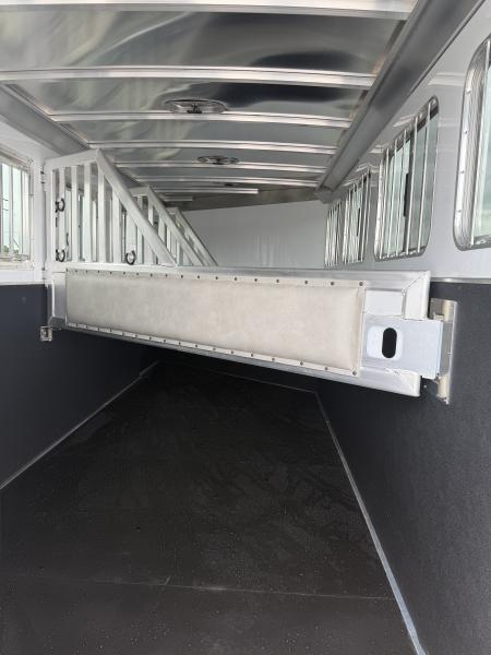 New 2026 Featherlite 4 Horse Gooseneck Horse Trailer