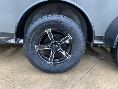 New United UJ-7X16 Enclosed Trailer