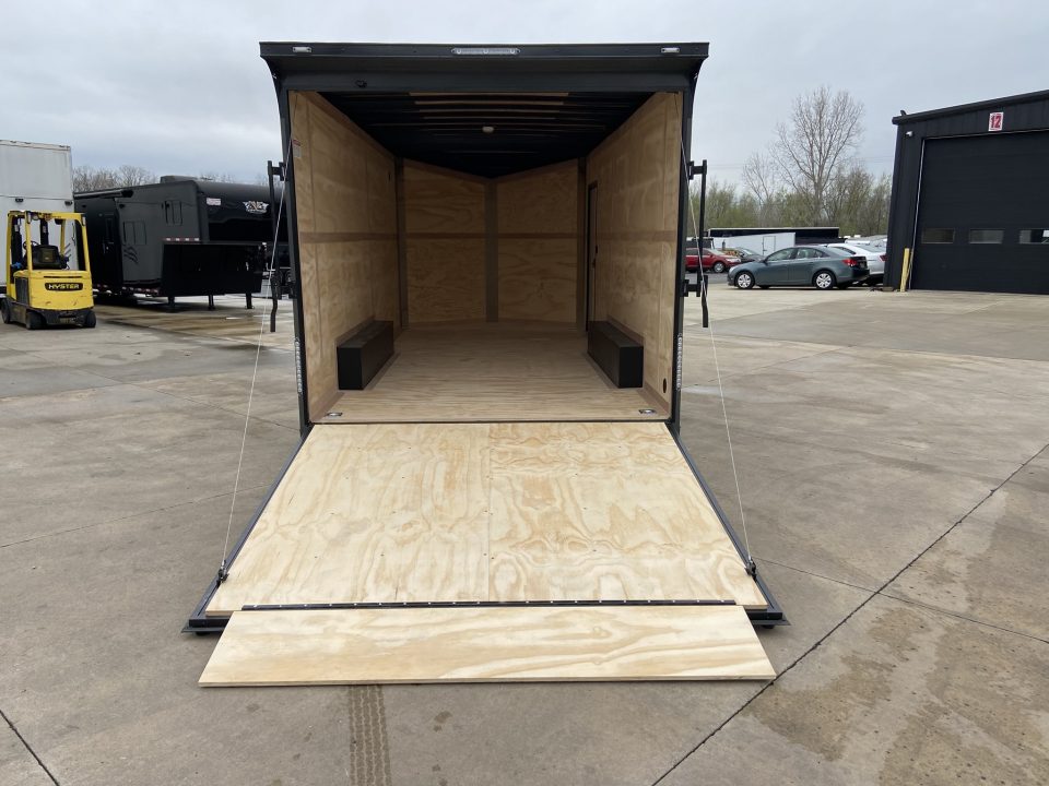 New United UJ-8.5X18 Enclosed Trailer