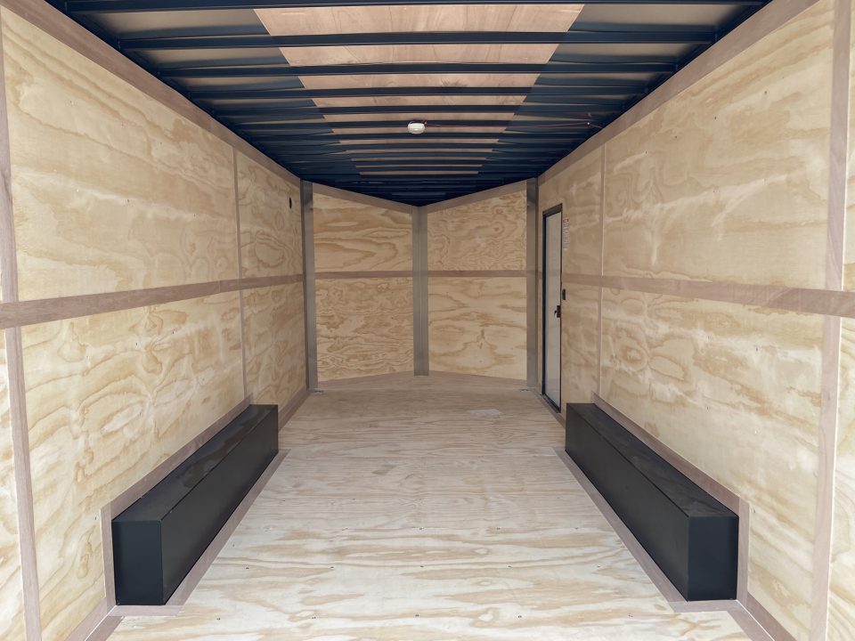 New United UJ-8.5X18 Enclosed Trailer