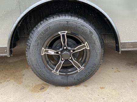 New United UJ-8.5X18 Enclosed Trailer