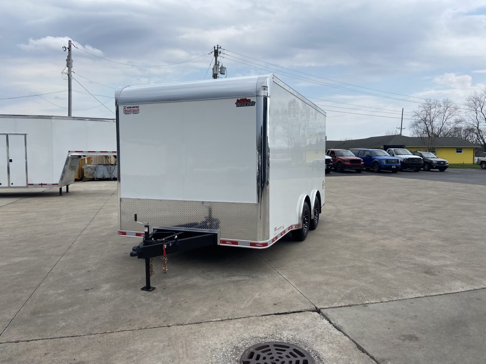 New United UXT-8.516 Enclosed Trailer