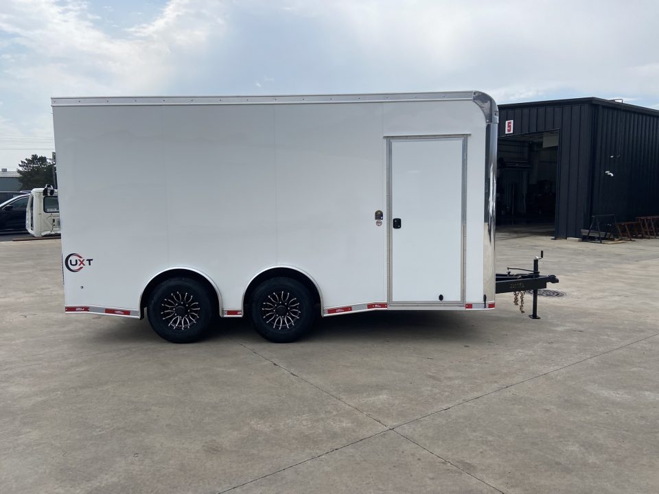 New United UXT-8.516 Enclosed Trailer