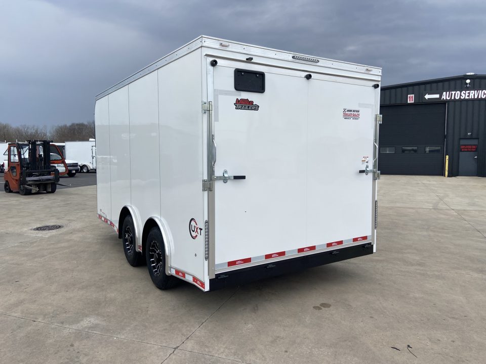 New United UXT-8.516 Enclosed Trailer