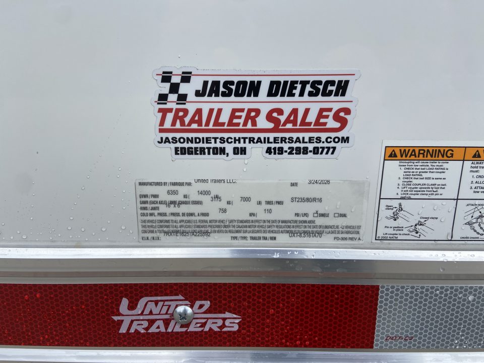 New United UXT-8.516 Enclosed Trailer