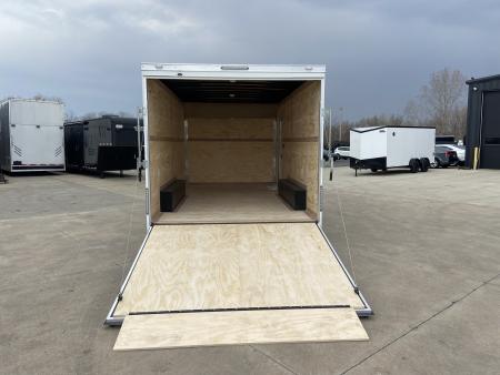 New United UXT-8.516 Enclosed Trailer