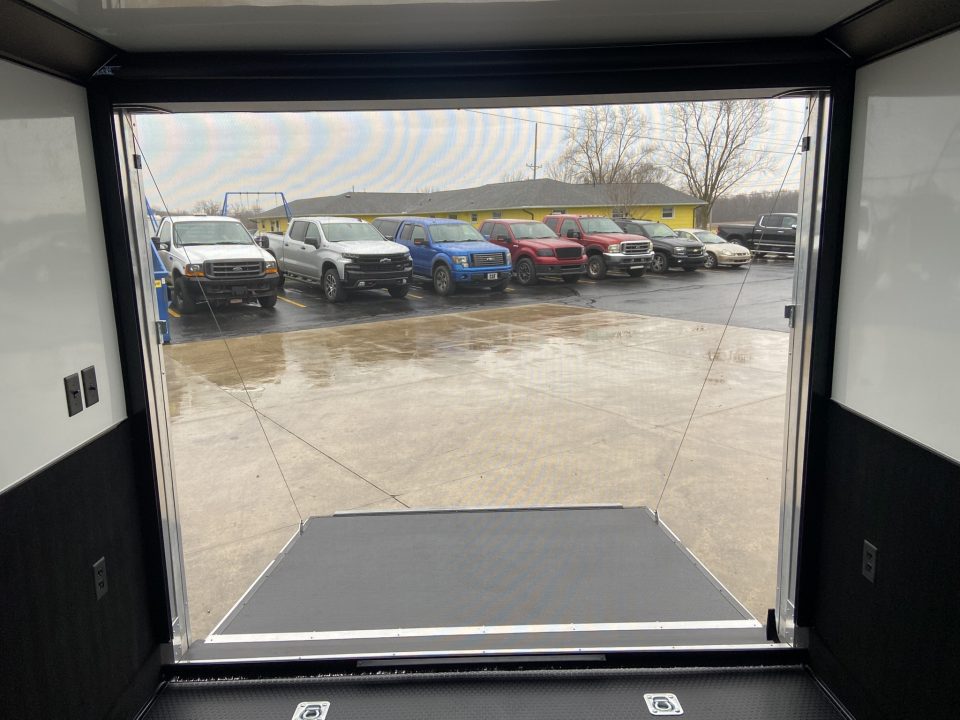 New United APREM-8.528 Racing Trailer