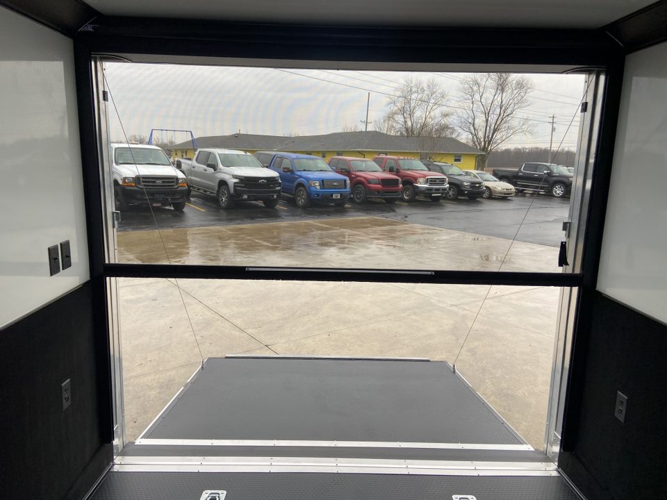 New United APREM-8.528 Racing Trailer