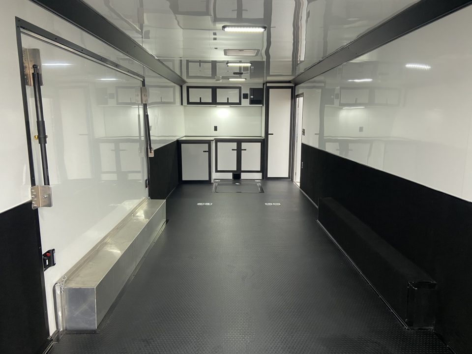 New United APREM-8.528 Racing Trailer