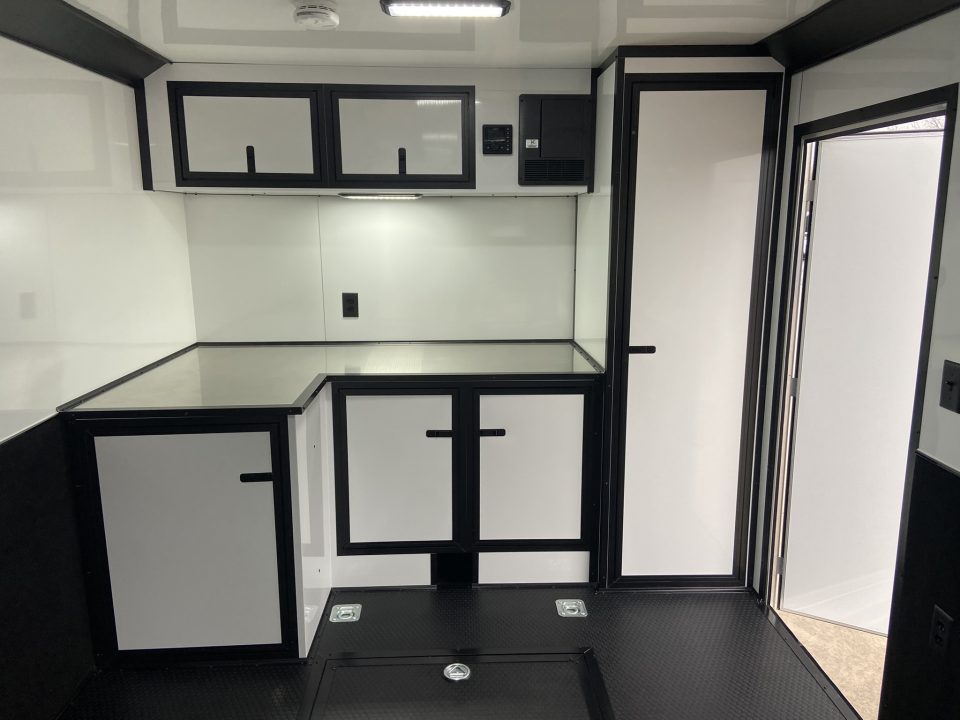 New United APREM-8.528 Racing Trailer