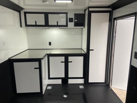 New United APREM-8.528 Racing Trailer