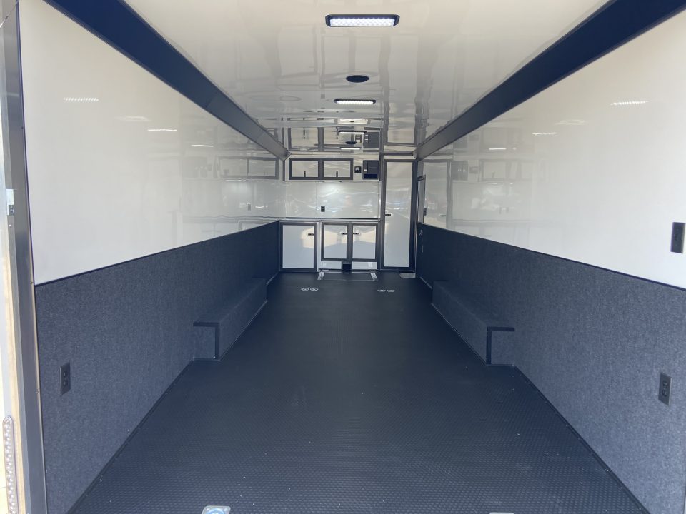 New United PREM-8.528 Racing Trailer