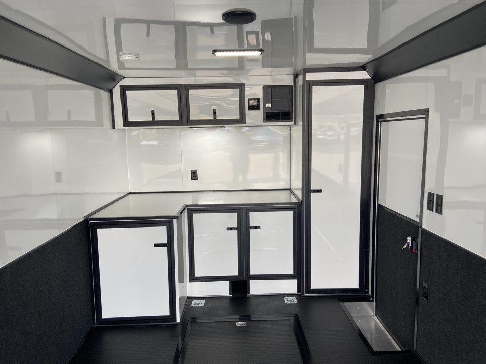 New United PREM-8.528 Racing Trailer