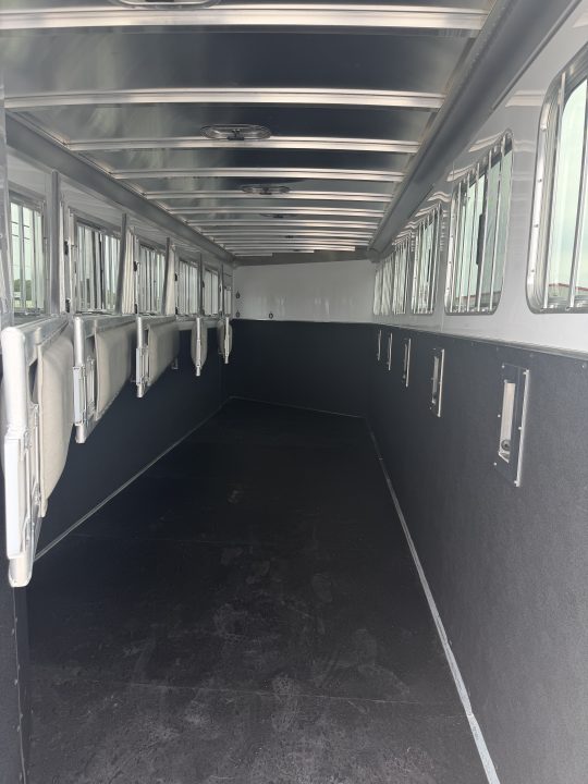 New 2026 Featherlite 6 Horse Gooseneck Horse Trailer
