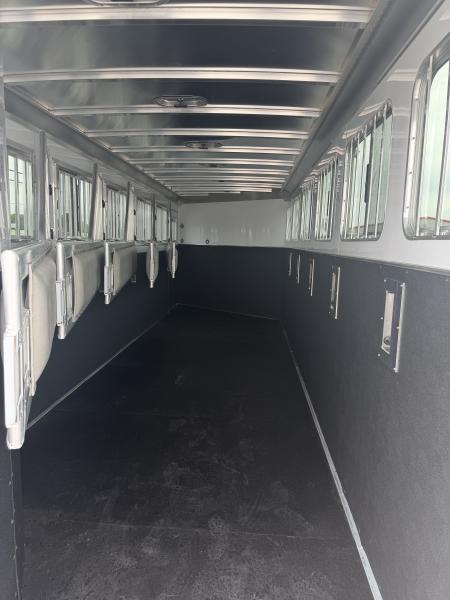 New 2026 Featherlite 6 Horse Gooseneck Horse Trailer