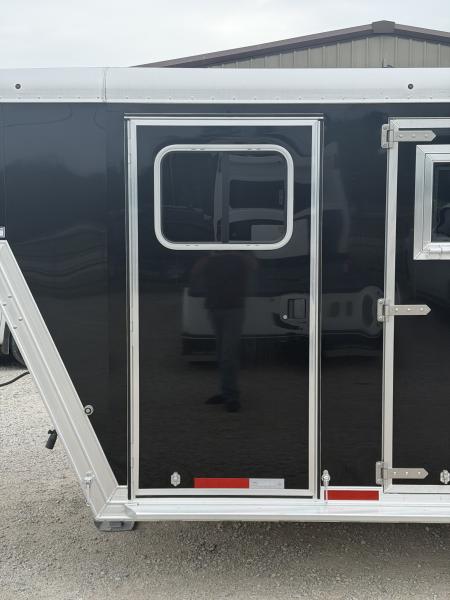 New 2026 Featherlite 6 Horse Gooseneck Horse Trailer