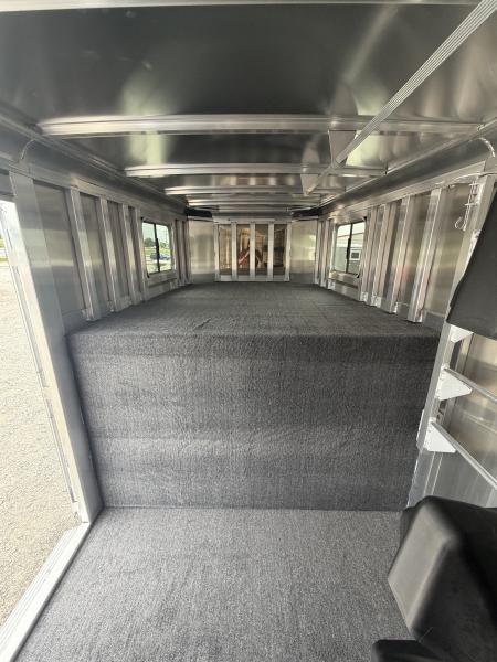 New 2026 Featherlite 6 Horse Gooseneck Horse Trailer