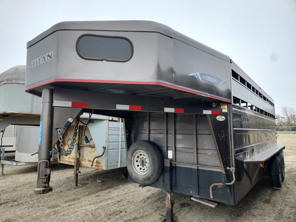 Used 2014 Titan Trailer 18’ GN Classic Horse Trailer