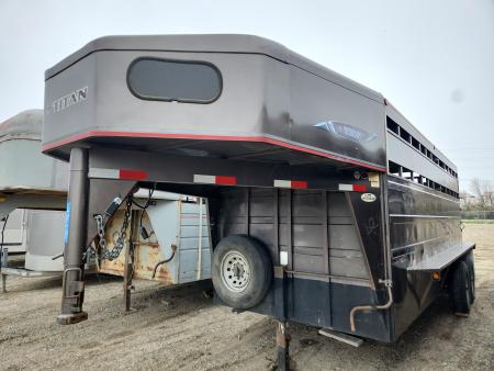 Used 2014 Titan Trailer 18’ GN Classic Horse Trailer