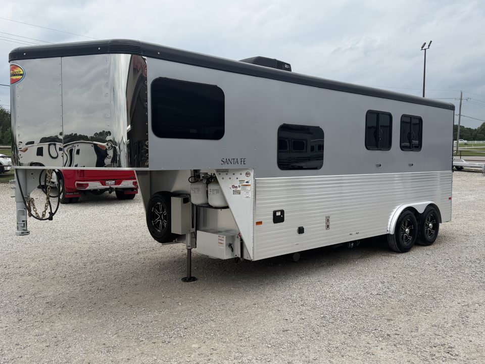 Used 2022 Sundowner 2 Horse Gooseneck Living Quarters Horse Trailer