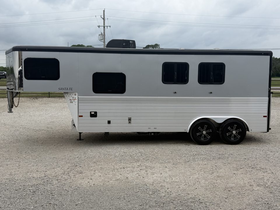 Used 2022 Sundowner 2 Horse Gooseneck Living Quarters Horse Trailer