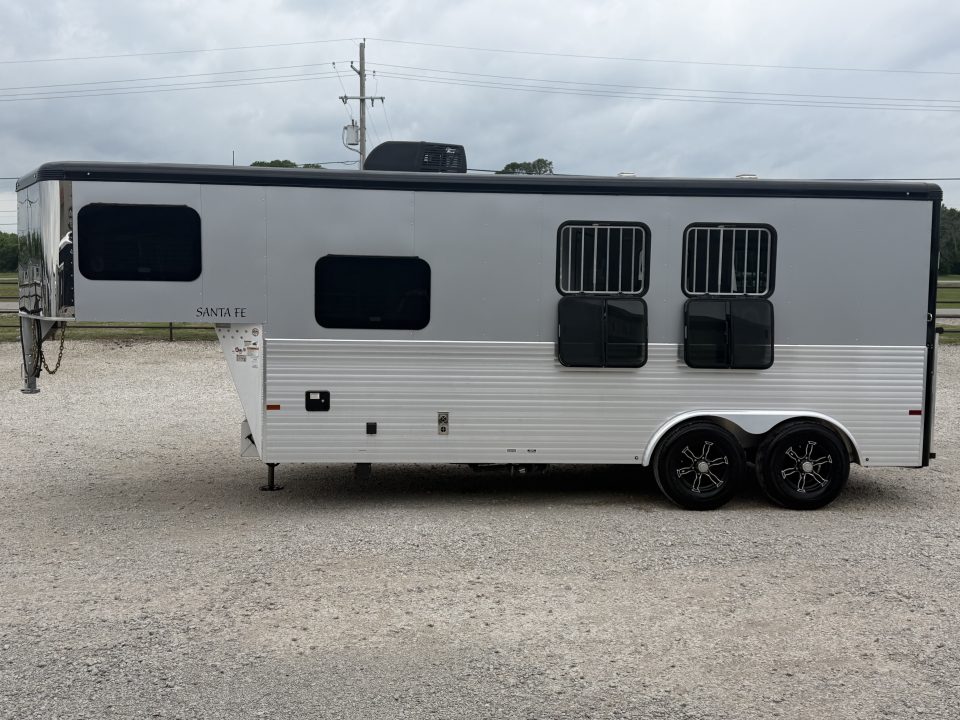 Used 2022 Sundowner 2 Horse Gooseneck Living Quarters Horse Trailer