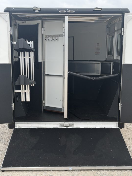 Used 2022 Sundowner 2 Horse Gooseneck Living Quarters Horse Trailer