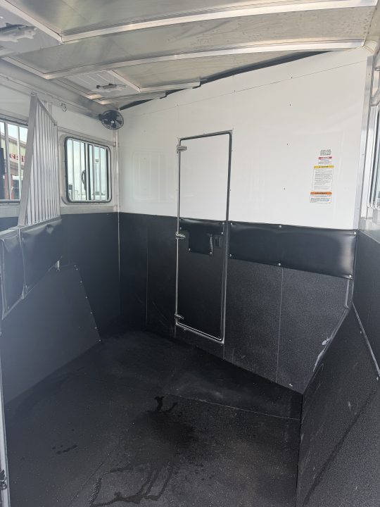 Used 2022 Sundowner 2 Horse Gooseneck Living Quarters Horse Trailer