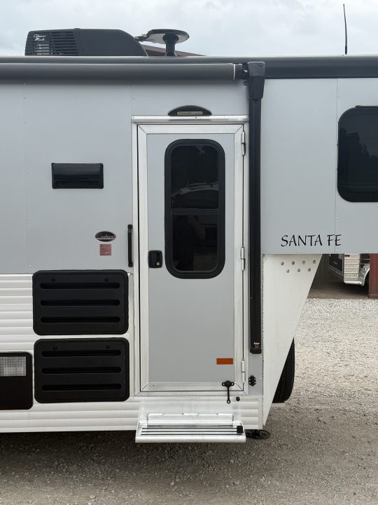 Used 2022 Sundowner 2 Horse Gooseneck Living Quarters Horse Trailer