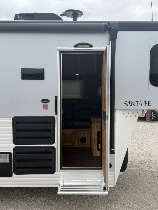 Used 2022 Sundowner 2 Horse Gooseneck Living Quarters Horse Trailer
