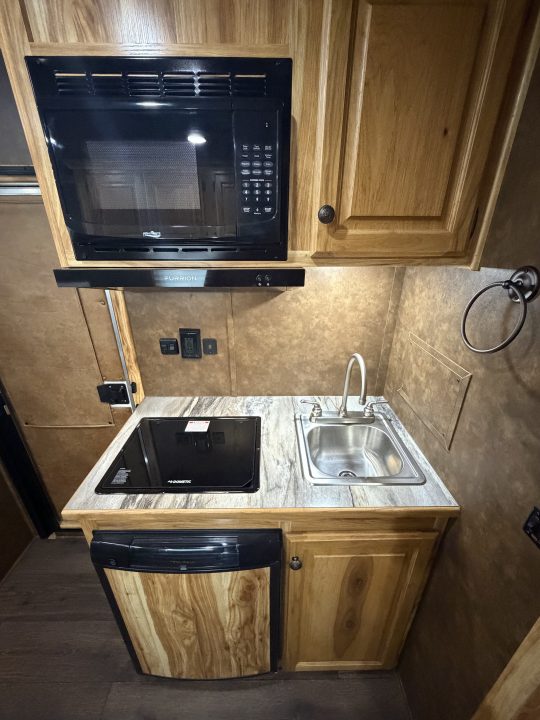 Used 2022 Sundowner 2 Horse Gooseneck Living Quarters Horse Trailer