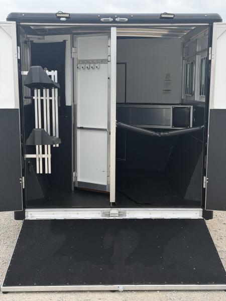 Used 2022 Sundowner 2 Horse Gooseneck Living Quarters Horse Trailer