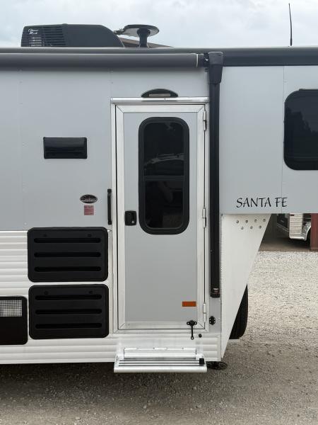 Used 2022 Sundowner 2 Horse Gooseneck Living Quarters Horse Trailer