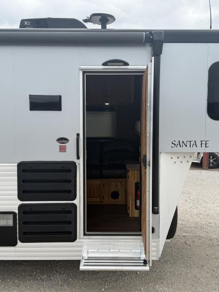 Used 2022 Sundowner 2 Horse Gooseneck Living Quarters Horse Trailer