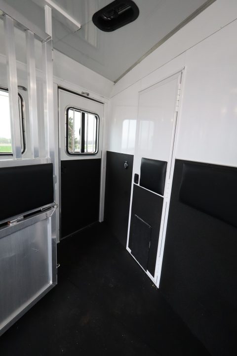 Used 2016 Bison Trailers 4 Horse LQ Trailer