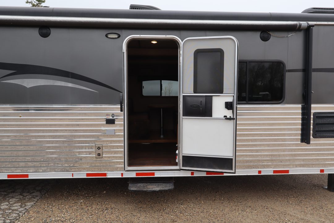Used 2016 Bison Trailers 4 Horse LQ Trailer