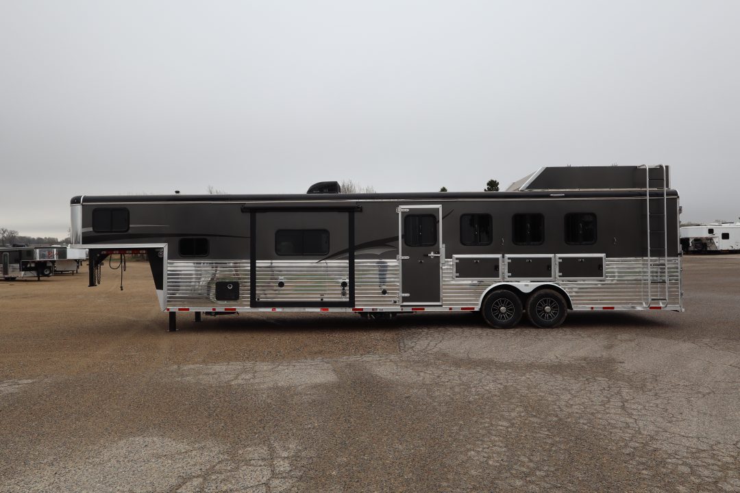 Used 2016 Bison Trailers 4 Horse LQ Trailer