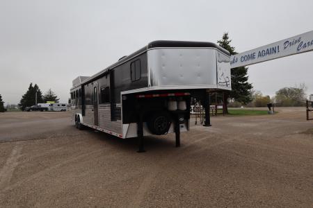 Used 2016 Bison Trailers 4 Horse LQ Trailer