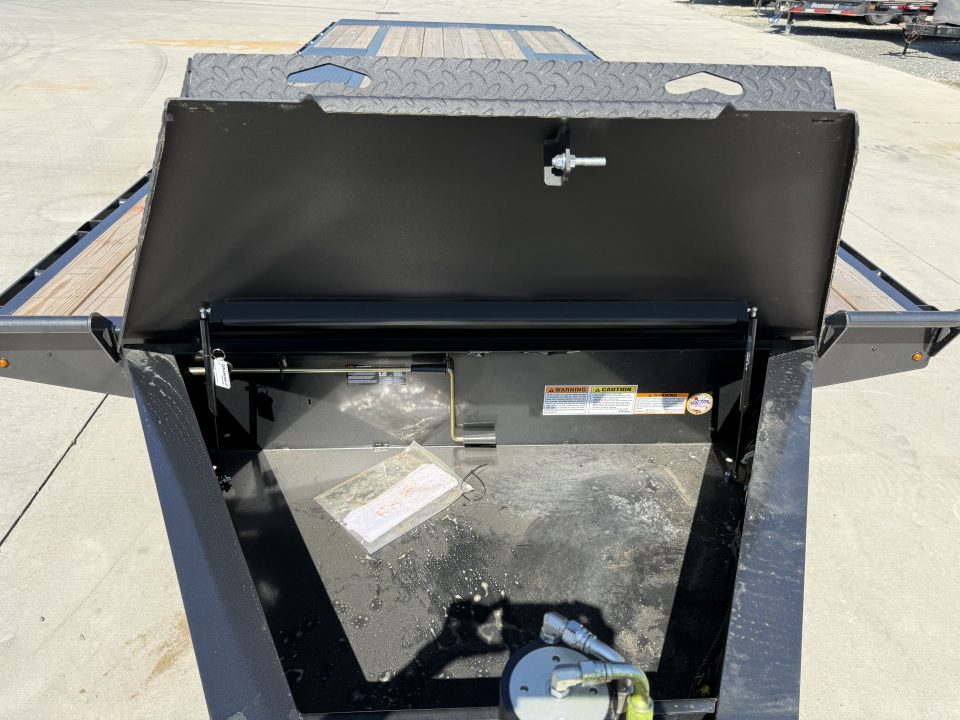 New 2026 Diamond C Trailers DET210-24 Equipment Trailer